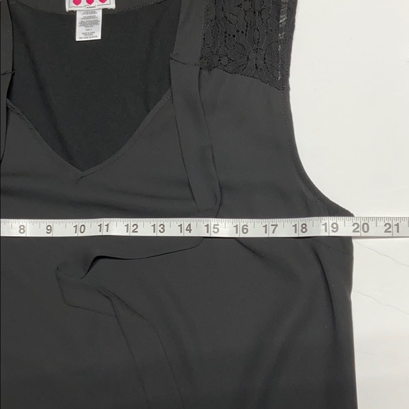 NWOT Sleeveless Top w/Lace Shoulder Details Black - Picture 13 of 14